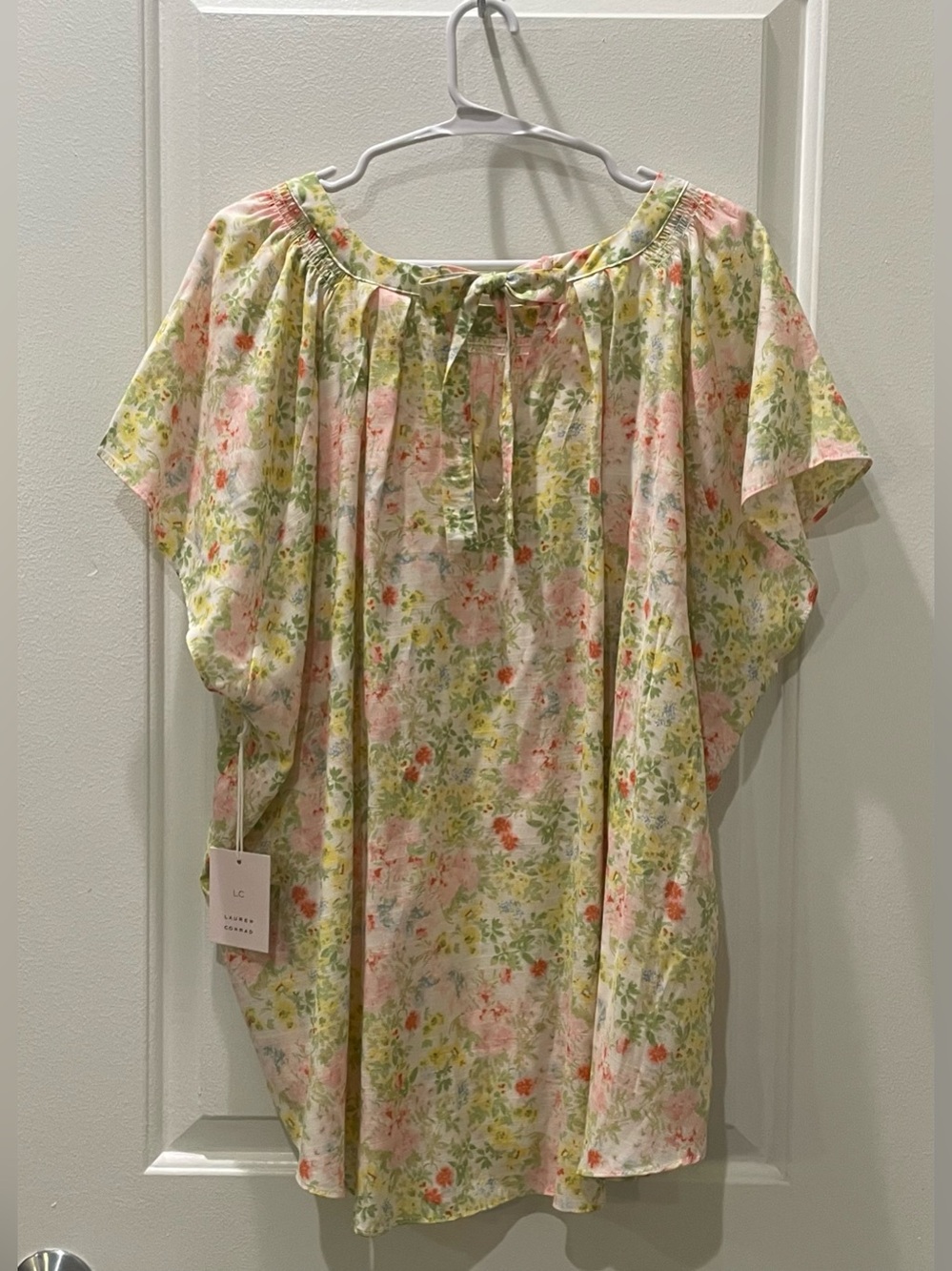NEW…LC Lauren Conrad Plus Size Tie Back Floral Sleeved Top - Picture 3 of 3